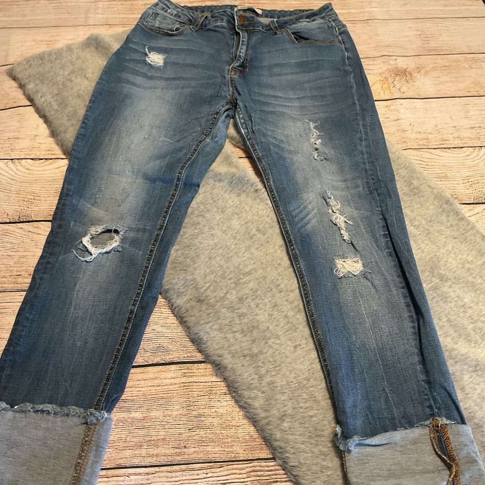 Encore Distressed Capri Jeans Size 13